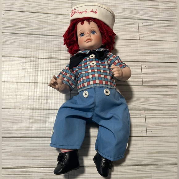 My Best Friends Raggedy Andy 16” Porcelain Doll by Susan Wakeen-Simon & Schuster - Picture 3 of 9